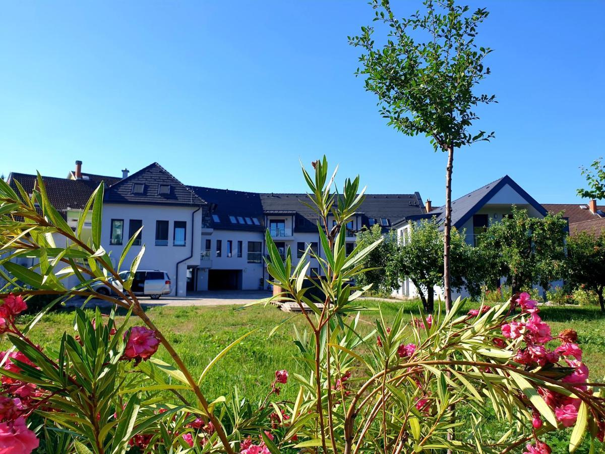 Silver Lodge Apartments 埃格尔 外观 照片